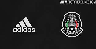 Consiste en un águila de perfil que se encuentra parada en una pata sobre la «piedra del sol» (conocido como «calendario azteca»), el cual tiene delante de si. Seleccion Mexicana Volvera A Vestir De Negro Futbol Total