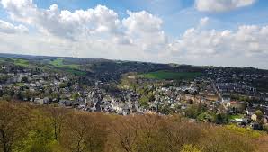 Über 200 zum teil renommierte künstlerinnen ließen sich auf den ort ein und installierten ihre teils filigranen, teils. Langenberg Eine Historische Bucherstadt Ines Blog