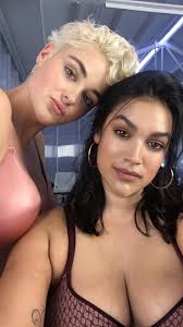 Stefania Ferrario บน X: Behind the scenes today with @jennatilemile 💖🌸  berlei t.coOql8g7doUL  X