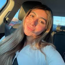 2009 Toyota Prius · Sedan · 200.000 millas Se vende Toyota Prius híbrido  2009 corre y conduce bien título limpio todo le funciona aire frío y  caliente único detalle frena muy poco