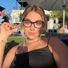 Amber Slone's Instagram, Twitter & Facebook