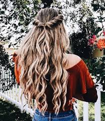 30 Gorgeous Christmas Hairstyles To Brighten Your Holidays Hairstyle Hair Styles Long Hair Styles Curly Hair Styles