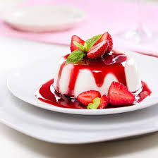 Panna Cotta Aux Fraises Recette En 2020 Panna Cotta Recette A Base De Fraise Gateaux Et Desserts