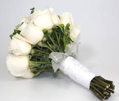 Simple wedding bouquets are an emerging trend in the bridal industry as more couples prefer an elegant, understated celebration rather than the elaborate affairs popular several years ago. How To Make A Diy Wedding Bouquet Bravobride
