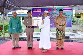 Ayah beliau bernama najmuddin ayyub dan pamannya asaduddin syirkuh hijrah (migrasi) meninggalkan kampung halamannya dekat danau fan dan pindah ke daerah tikrit (iran). Persahabatan Malaysia Thailand Kekal Erat Thawon Ponka Malaysia Aktif