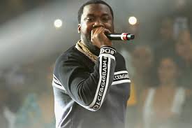 After years of drake lamenting about his unrequited love for nicki minaj, the rapper is dissing her new boyfriend for using her fame to build his own celebrity. Meek Mill Sends Another Jab At Drake Hypebeast