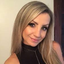 Larissa Armstrong (@LariArmstrong)