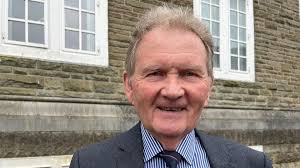 Gorymdaith yn y frwydr dros ysgol arbennig newydd yn Sir Gâr