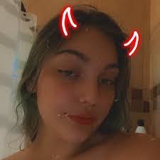 Eva Hogan's Instagram, Twitter & Facebook