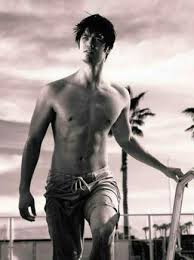 Наиболее известен по роли бретта в фильме disney channel «кей си. Ross Butler Shirtless Abs Ethnicity Parents Gay Or Girlfriend