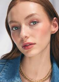 NEGLER: SALONGTRENDENE HENTES HJEM ÅRETS NCA-VINNERE NYSKAPENDE  HYALURONSYRE-FILLER