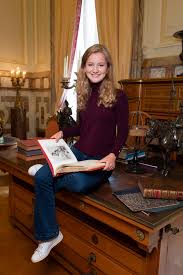 Prinses elisabeth reeds vanaf haar geboorte opgenomen in de lijn van de belgische troonopvolging. New Photographs Of Princess Elisabeth Majesty Magazine Facebook
