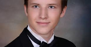 Riley & Parker are top graduates in Marshall Christian School Class of 2017 