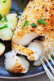 Healthy and delicious at the same time, the cod cooks over a thin layer of potatoes season the halibut filet with salt and pepper on both sides and lay it on top of the potatoes. Baked Cod One Of The Best Cod Recipes Rasa Malaysia