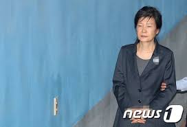 26일 법조계에 따르면 최근 서울구치소는 광복절 가석방 대상자 명단을 법무부에 보고했다. ë°•ê·¼í˜œ ê´'ë³µì ˆ íŠ¹ì‚¬ ì—†ë‹¤ é' ì ˆì°¨ ì§„í–‰ ì—†ë‹¤ ë„¤ì´íŠ¸ ë‰´ìŠ¤