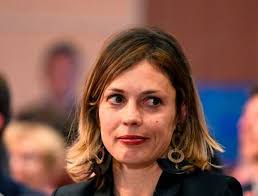Qui est eric zemmour ? Eric Zemmour A L Emission Face A L Info Sur Cnews La Deputee Du Loiret Caroline Janvier Saisit Le Csa Orleans 45000