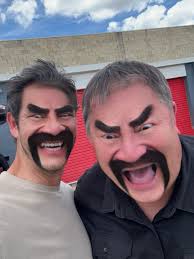 Happy birthday to this absolute legend! I'm very grateful to be able to  laugh together & work together for so long now. Lets have a great day  @mikebrewer 🎉