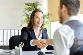 The interviewer asks questions to which the interviewee responds, usually providing information. The 5 Best Interview Questions Candidates Ask During Job Interviews