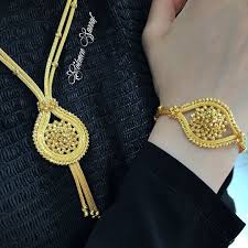 Yaza Damgasini Vuracak 22 Ayar Setler Gokmen Sarraf Ta Set 22ayar Altin Kolye Bileklik Gokmensarraf Atasay Taksanayak Gold Set Carats Make Your Mark