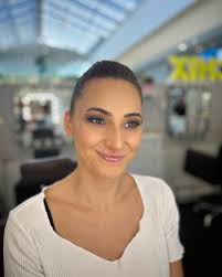 Znaš li da kod nas i na šminkanje dolaziš bez termina? ✨ Na svih 14📍su sve  usluge WALK IN. Radimo DNEVNI i SVEČANI makeup, za sve prigode. 💋