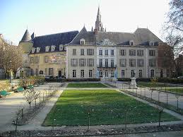 Profitez de l'été à l'ombre du soleil et mangez sur votre terrasse ! How To Get Laid In Grenoble Where To Pick Up And Date Girls