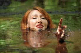 You Cant Make Me!--Kendra: Kendra is pretty tough, but she submits and  sinks anyway. - UMD