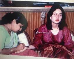 Photo Unseen Pic Of Kareena Kapoor At A Mehndi Ceremony Aishwarya Rai Bikini Bollywood Actress Vintage Bollywood
