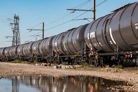 Brent Crude Hits $100 a Barrel on Red Sea, Iran Supply Threats