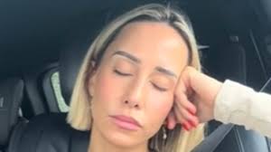 Influencer slammed for filming herself closing her eyes behind the wheel of  a car while her kids tell her when the traffic light turns green
