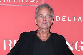 As of 2019, kristen has a net worth of $1.5 million and her husband has a net worth of $80 million. Lindsey Buckingham Wiki Bio Age Career Spouse Net Worth
