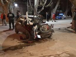 En el choque resultaron involucrados tres vehículos, entre ellos, uno de pasajeros. Triple Choque En Colonia Caroya Hay Dos Muertos Y Un Policia Herido