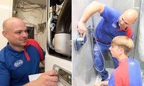 Apprentice plumbers who finish their apprenticeship and obtain their journeyman certificate eventually can go on to obtain earnings at the highest the average hourly earnings for plumbers in the middle half of the reporting segment, according to the bureau of labor statistics may 2008 report. Plumber Who Earns 210 000 Doesn T Even Work Weekends Daily Mail Online