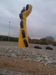 Montgolfiere centre atlantique, thure resim: Rond Point De La Main Jaune Chatellerault Pres De La Sortie A10 Chatellerault Nord Pres De Poitiers France France Chatellerault Roundabout