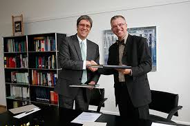 Le conseil fédéral a annoncé mercredi vouloir relever à 10 milliards de francs les moyens destinés aux programmes d'aide pour les cas de rigueur. Gavi Recognised As International Institution