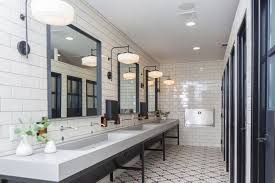 32 Buying Modern Farmhouse Bathroom Joanna Gaines 90 Inspirabytes Com Joanna Gaines Bathroom Modern Farmhouse Bathroom Restroom Design