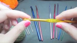دروس تعليم الكروشيه للمبتدئين شرح أنواع و مقاسات إبر الكروشيه كروشيه كافيه Youtube