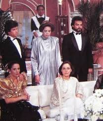 Cuna de lobos es una serie de televisión de suspenso y drama policíaco mexicana y el segundo proyecto de la franquicia fábrica de sueños.está producida por giselle gonzález y basada en la telenovela homónima de 1986 escrita por carlos olmos. 23 Ideas De Cuna De Lobos Catalina Creel Lobos Telenovela