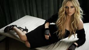 The actress and singer can slay in just about any hair color, including blonde. Hd Wallpaper Avril Lavigne Blonde Dress Black Dress Singer Gloves Long Hair Wallpaper Flare