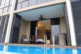 Pengunjung berpeluang menaiki menara ini dengan dek berkaca tertutup yang akan naik ke atas dan berpusing berterusan secara perlahan 360 darjah. Dunia Anakku Hotel Best Bila Cuti Dengan Anak Anak Di Melaka