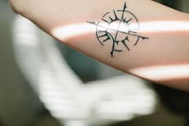 Pin By Alin Katz On Tattoo Inspirational Tattoos Simple Compass Tattoo Sun Tattoos