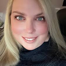 Heather Resh's Instagram, Twitter & Facebook