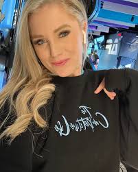 Grab your “Ocean Sweater “ today don't miss out #sweater #workout #winter  #clothing #model #australia #fyp #newclothingbrand #supportsmallbusiness  #supportlocalbusiness #ifyouknowyouknow #livelife#hoodie #beanies  @psiscreen @sunprints_apparel ...