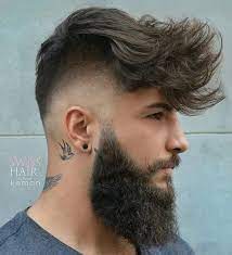 Manner Haarschnitt Trendige Frisuren Fur Manner Mannerfrisuren Fur Lange Haare Langhaarfrisuren Coole Jungs Frisuren Frisur Geheimratsecken