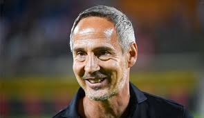 Hütter spielte in seiner jugend für altach, bevor er zu grazer ak und österreich salzburg wechselte. Adi Hutter Celebrates Kantersieg With Eintracht Frankfurt Soccer Score