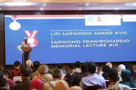 Teori pembangunan merupakan salah satu teori besar yang juga dikenal dengan istilah ideologi developmentalisme. Iptek Kunci Kemajuan Daya Saing Bangsa Kementerian Koordinator Bidang Pembangunan Manusia Dan Kebudayaan