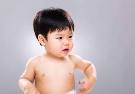 Hal ini bisa disebabkan oleh kulit yang sensitif atau kering, serta alergi pada bayi. Kenali Berbagai Jenis Alergi Kulit Pada Bayi Dan Anak Anak Alodokter