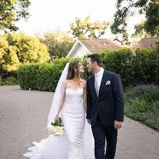 Pratt captioned an instagram photo of the pair in their custom armani suit and gown. Chris Pratt And Katherine Schwarzenegger Share Their First Wedding Photo