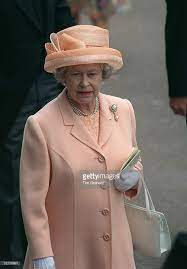 Pin By Cindy Silas Tidwell On Queen Elizabeth Her Majesty The Queen Queen Elizabeth Queen Hat