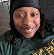 Ana Meadows's Instagram, Twitter & Facebook