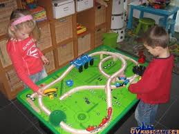 25 of the full magnetic trains 6. Brio Train Table Set Kinderspell